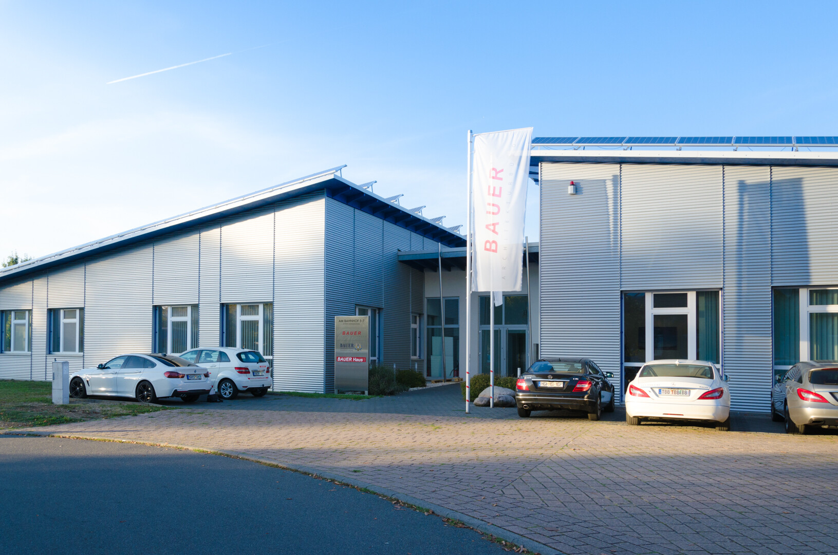 Bürogebäude am Bahnhof